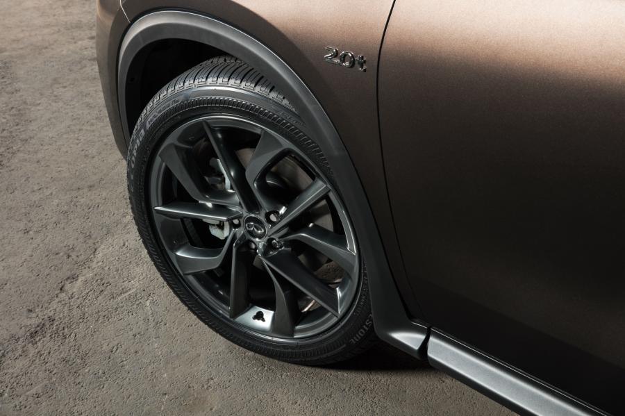 Детали экстерьера Infiniti QX50 2.0t AWD 2018 года  (NA) (фото 70 из 76)